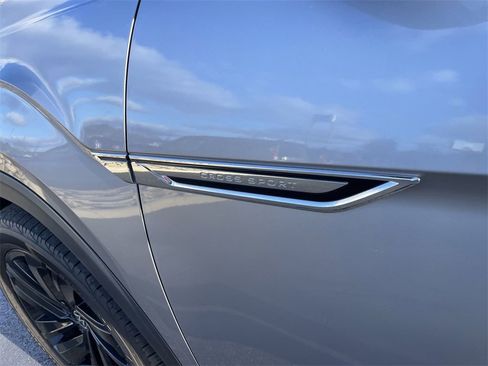 Used 2022 Volkswagen Atlas Cross Sport SE image 9