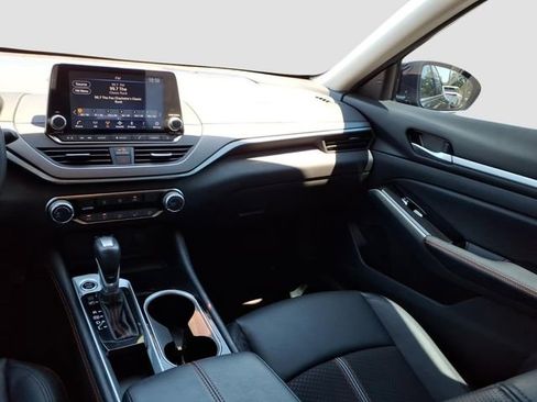 Used 2025 Nissan Altima 2.5 SR FWD image 30