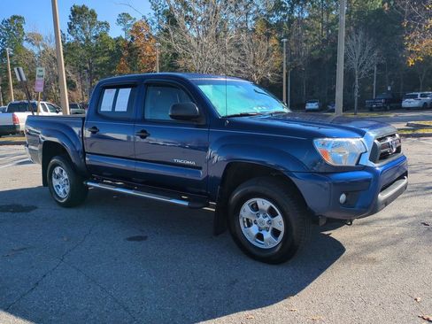 Used 2015 Toyota Tacoma PreRunner image 3