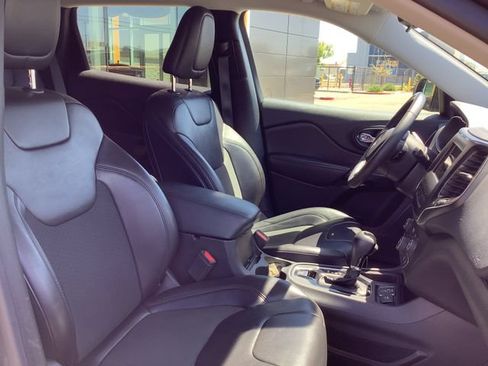Used 2020 Jeep Cherokee Latitude Plus FWD image 35