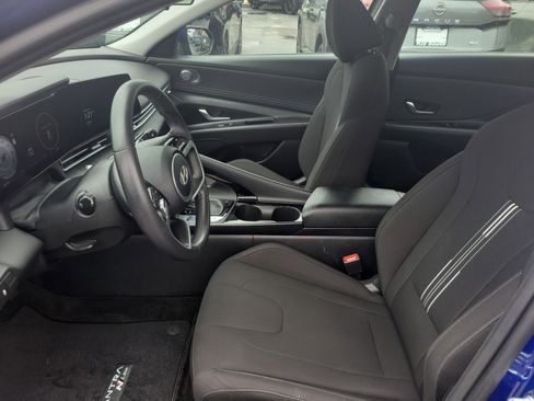 Used 2025 Hyundai Elantra SEL FWD image 17