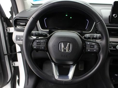 Used 2025 Honda Pilot Touring image 15