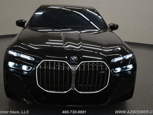 Used 2024 BMW i7 M70 w/ Executive Package image 5