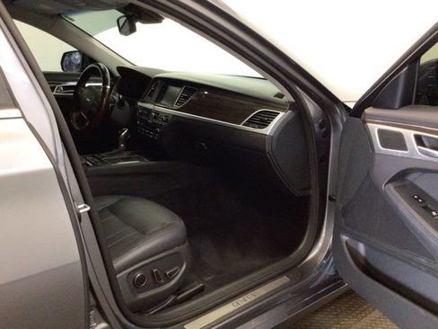 Used 2016 Hyundai Genesis 3.8 RWD image 10