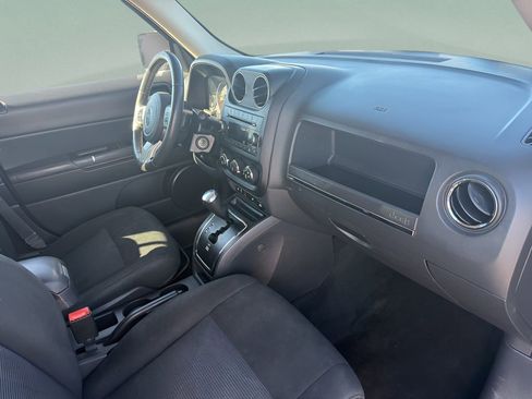 Used 2015 Jeep Patriot Latitude image 11