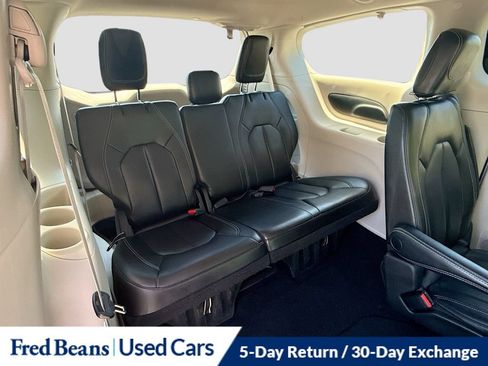 Used 2023 Chrysler Pacifica Touring-L FWD image 32