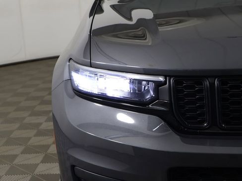 Used 2023 Jeep Grand Cherokee L Laredo AWD/4WD image 14