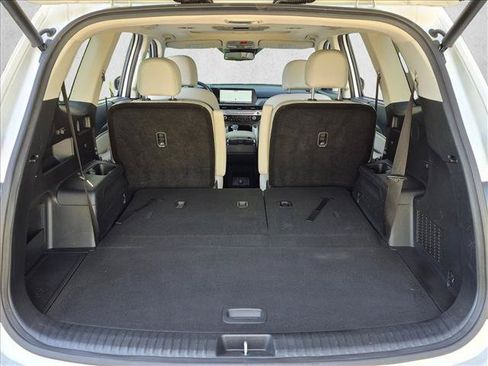 Used 2023 Kia Telluride EX w/ EX Captain's Chair Package FWD image 6