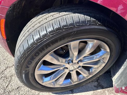 Used 2019 Chrysler 300 Limited image 21