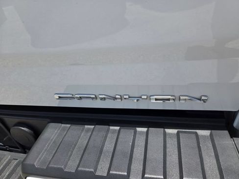 Used 2021 GMC Canyon Denali RWD image 12