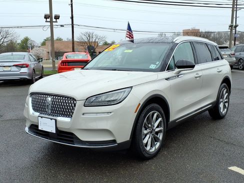 Used 2022 Lincoln Corsair AWD w/ Premium Package image 3