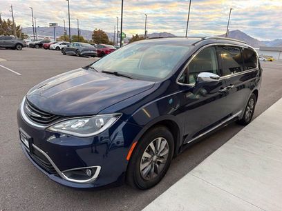 Used 2019 Chrysler Pacifica Limited w/ Advanced Safetytec Group