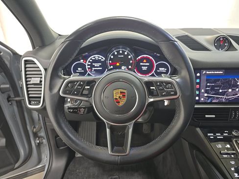 Used 2023 Porsche Cayenne AWD/4WD image 7