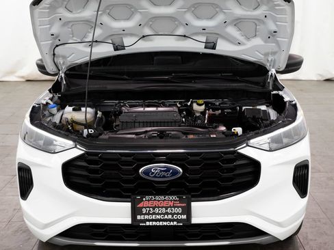 Used 2023 Ford Escape ST-Line FWD image 3
