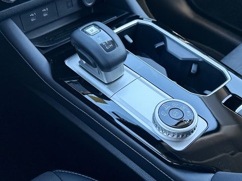 New 2025 Mitsubishi Outlander SE image 12