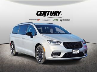 New 2026 Chrysler Pacifica Select w/ S Appearance Package video 1