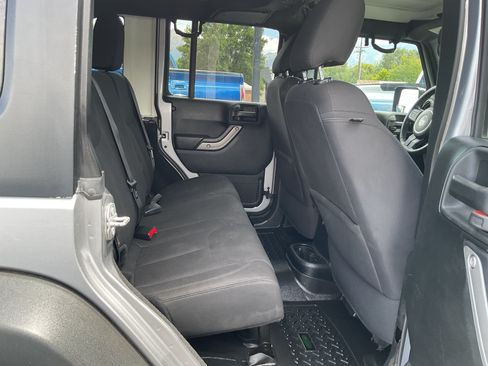Used 2018 Jeep Wrangler Unlimited Sport S AWD/4WD image 13