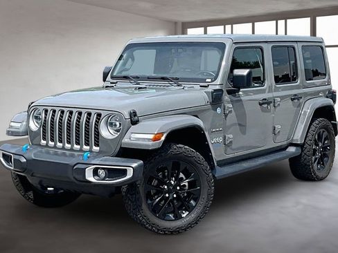 Used 2022 Jeep Wrangler Unlimited Sahara w/ Cold Weather Group AWD/4WD image 2