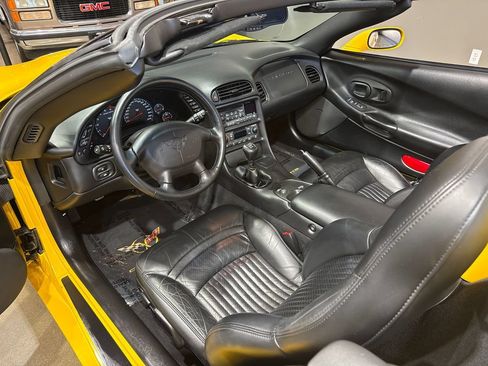 Used 2004 Chevrolet Corvette Convertible w/ Preferred Equipment Group RWD image 81
