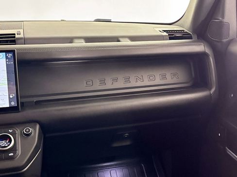 Used 2025 Land Rover Defender 110 S image 21