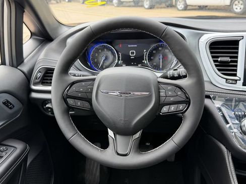 New 2026 Chrysler Pacifica Limited image 20