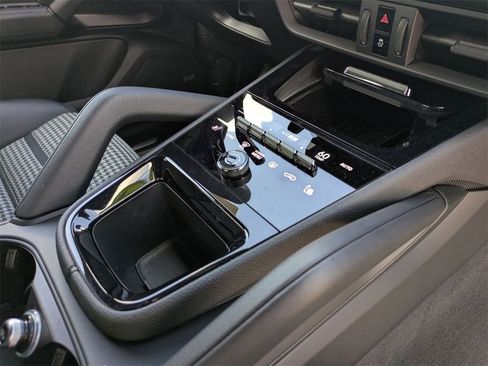 Used 2024 Porsche Cayenne S image 17