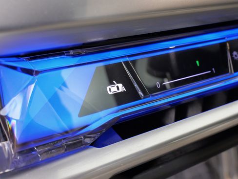 Used 2023 BMW 760i xDrive image 33