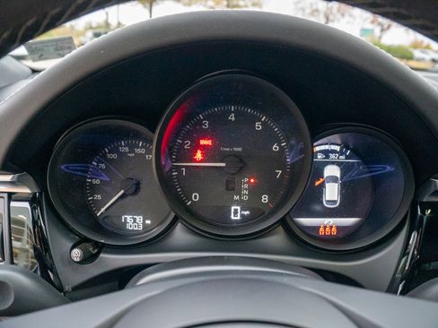 Used 2022 Porsche Macan image 25