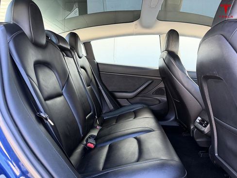 Used 2019 Tesla Model 3 Standard Range image 14