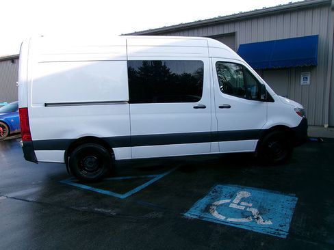 Used 2024 Mercedes-Benz Sprinter 2500 image 9