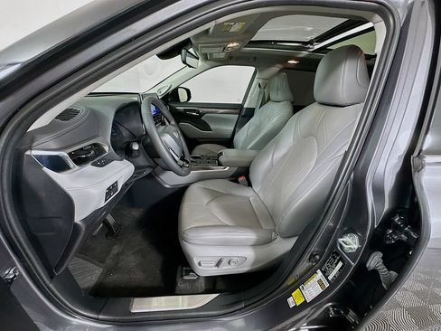 Used 2023 Toyota Highlander Platinum FWD image 21