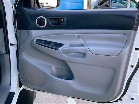 Used 2014 Toyota Tacoma PreRunner image 21