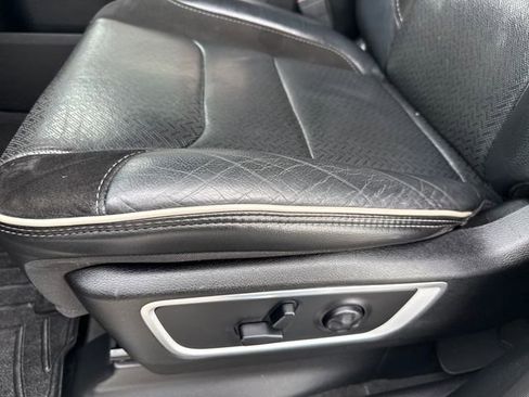 Used 2019 RAM 1500 Laramie image 12