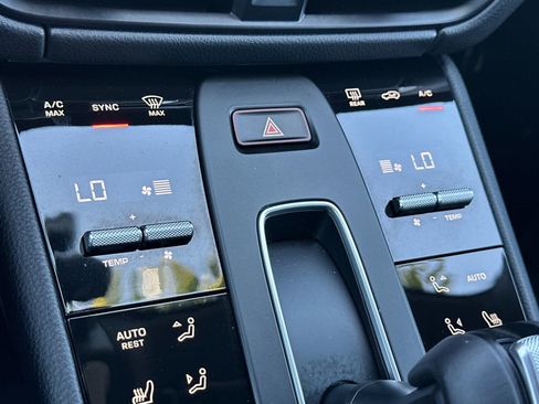 Certified 2025 Porsche Macan AWD/4WD image 23