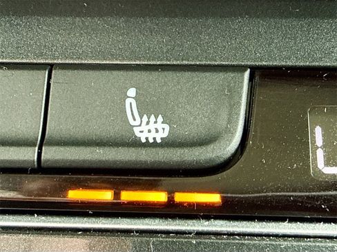 Used 2021 Volkswagen Tiguan SE w/ Panoramic Sunroof Package image 17