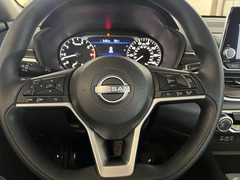 Used 2024 Nissan Altima 2.5 SV image 28
