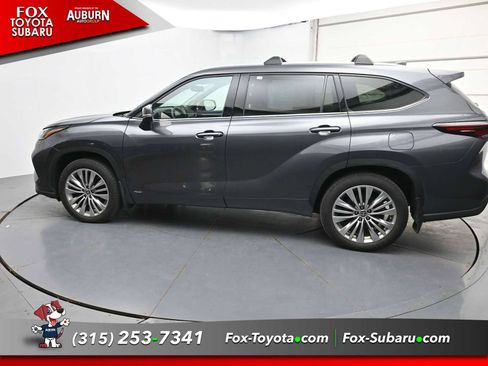Used 2024 Toyota Highlander Platinum AWD/4WD image 19