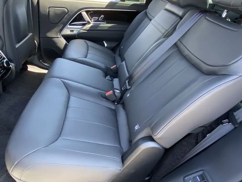New 2025 Land Rover Range Rover Long Wheelbase SE image 16