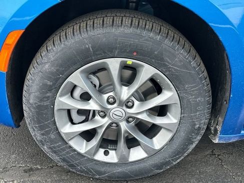 New 2026 Chrysler Pacifica Select image 26