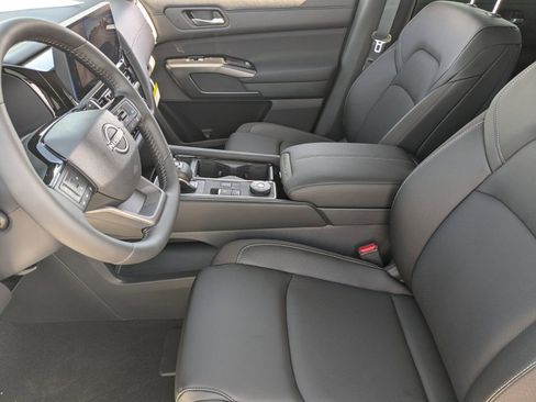 New 2026 Nissan Pathfinder SL image 13