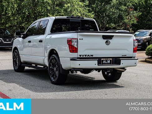 Used 2024 Nissan Titan SV w/ SV Convenience Package RWD image 9