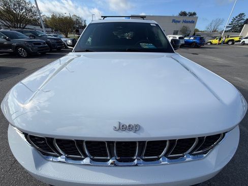 Used 2025 Jeep Grand Cherokee Laredo w/ Luxury Tech Group I image 20