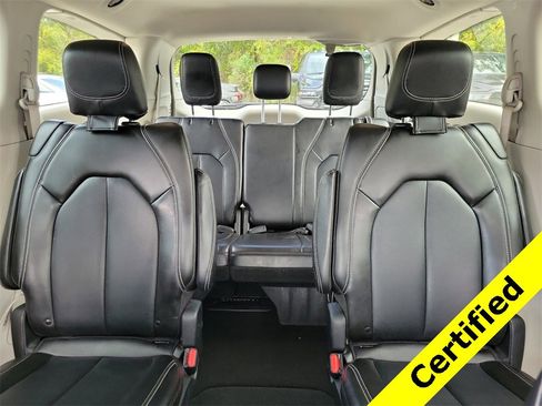 Certified 2024 Chrysler Pacifica Touring-L image 16
