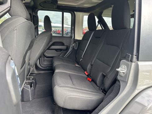 Used 2021 Jeep Wrangler Unlimited Sahara w/ Uconnect 4C Nav & Sound Group AWD/4WD image 29