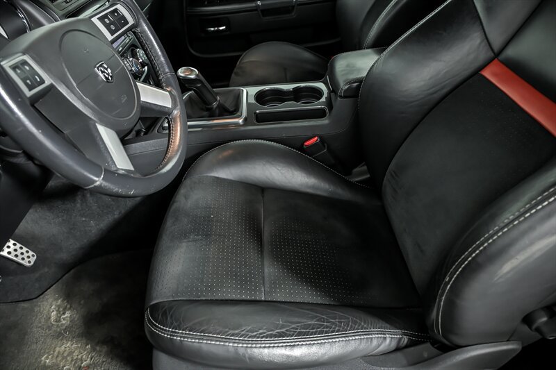 Used 2010 Dodge Challenger SRT8 RWD image 15