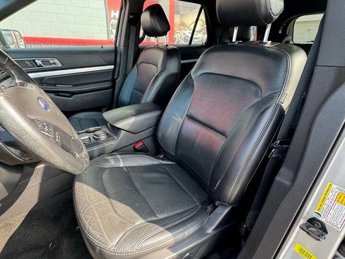 Used 2017 Ford Explorer XLT w/ Equipment Group 202A image 18