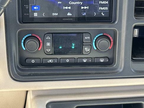 Used 2004 Chevrolet Silverado 3500 LS w/ Heavy-Duty Power Package AWD/4WD image 21