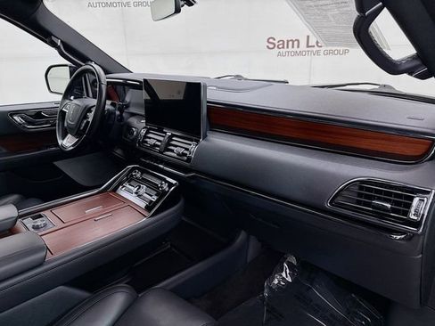 Used 2023 Lincoln Navigator L Reserve AWD/4WD image 32