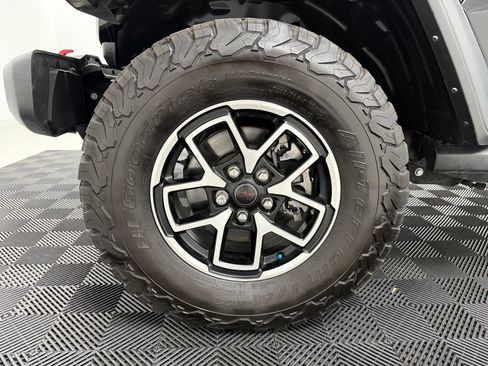Used 2024 Jeep Wrangler Unlimited Rubicon w/ Technology Group AWD/4WD image 9