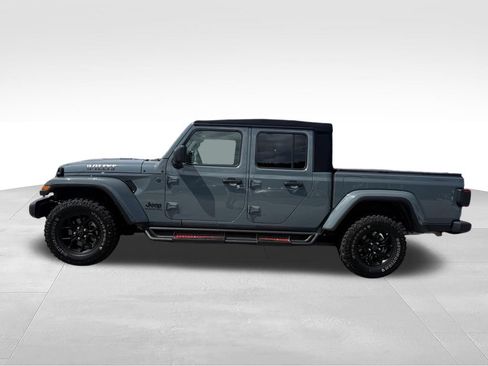 Used 2024 Jeep Gladiator Sport AWD/4WD image 2